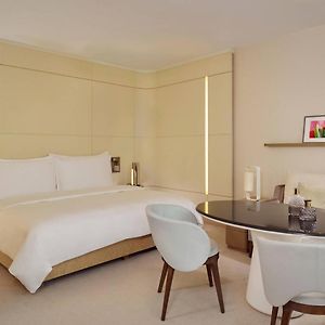 Zimmer mit Kingsize-Bett