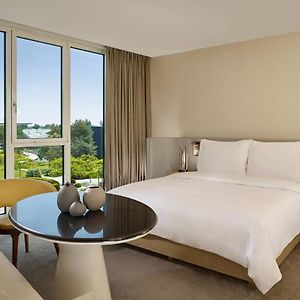 Zimmer mit Kingsize-Bett